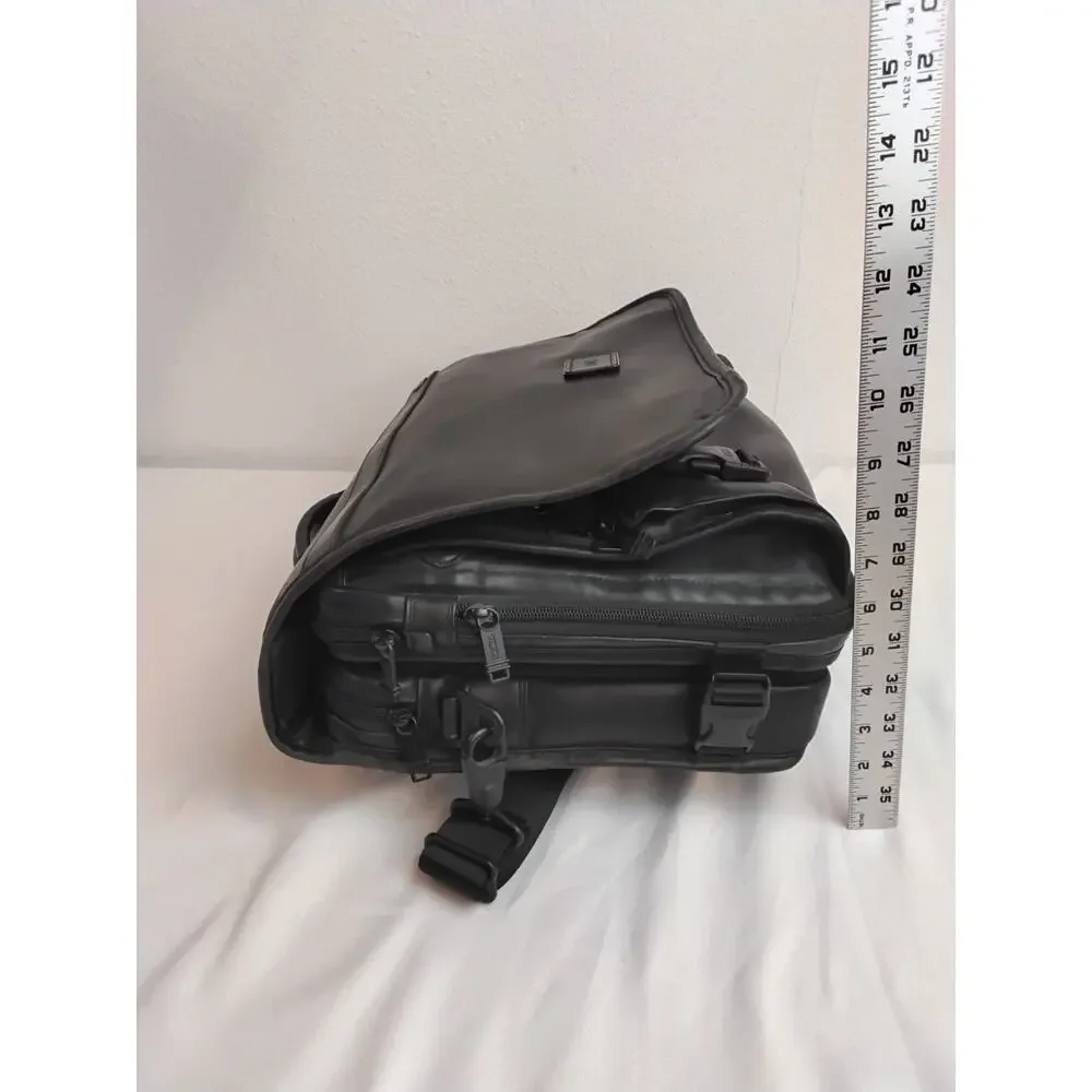 Tumi Messenger Bag Men's Leather Laptop Sleeve Commuter Bag Work Travel #Z5791